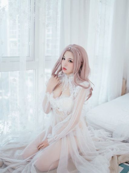 欧美雪纺连衣裙图片_字幕高清版在线播放